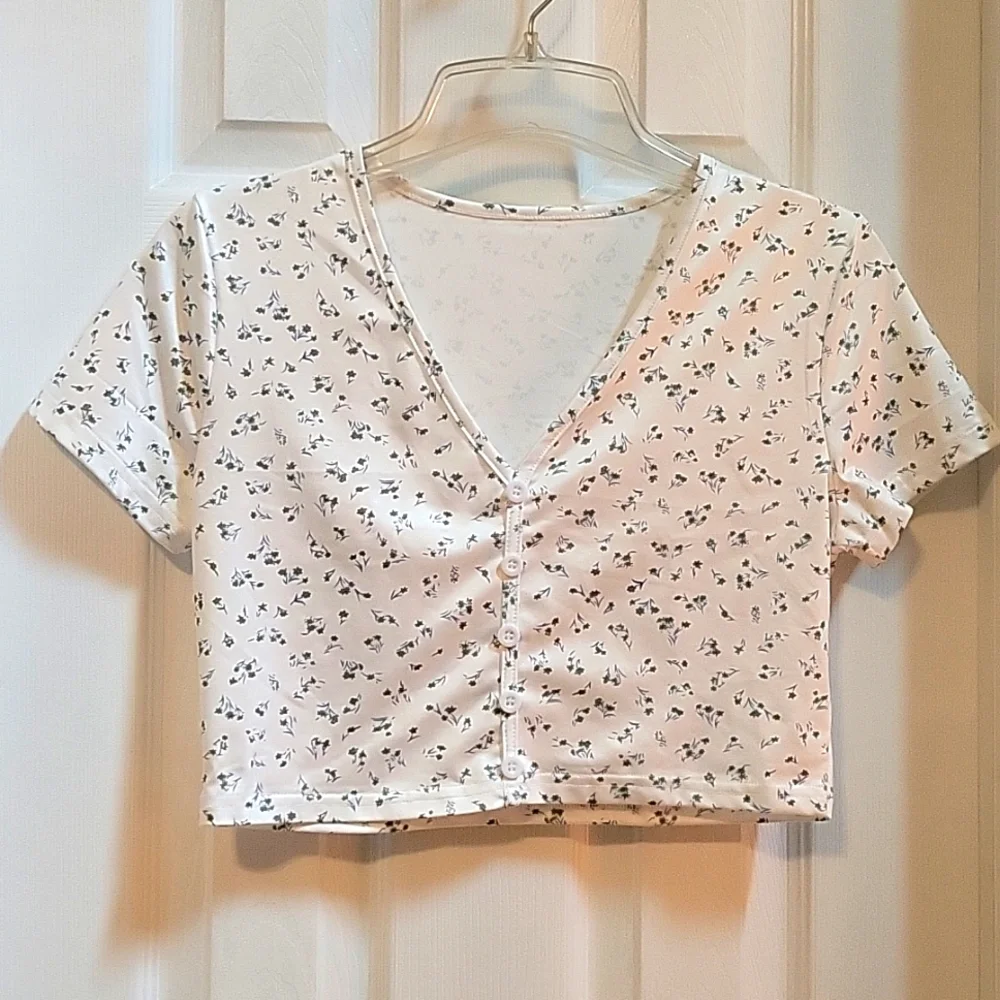 ROMWE Crop Floral Short Sleeve Top - Picture 1 of 7
